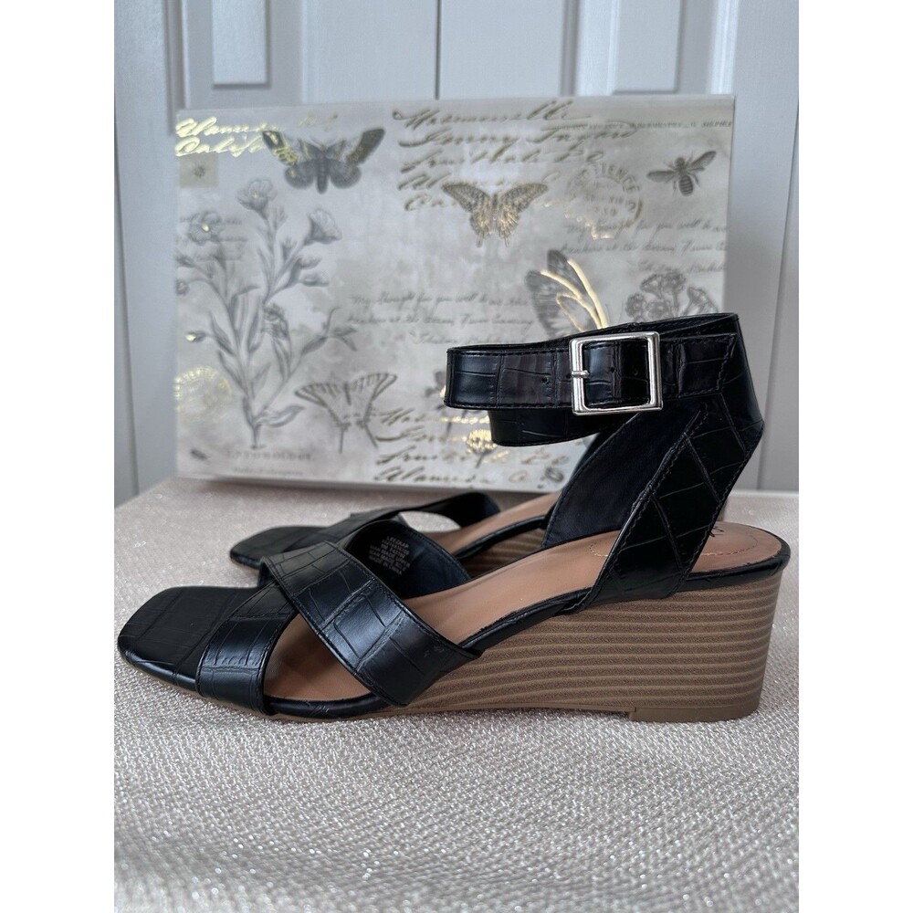 Style& Company Women's Leeza Black Alligator Print Sandals Size 9 - Picture 2 of 9